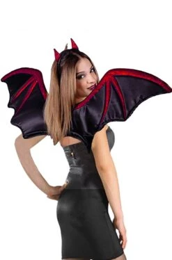 Ali Nere Grandi Da Pipistrello In Satin Con Ossa Stampate In Rosso Glitter