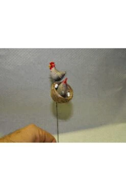 Ambientazione Presepe:Nido Gallina Con Uova E Gallo, Montati Su Filo Di Ferro