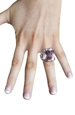 Gioiello Di Bigiotteria Anello Con Montatura A Fiore Con Grande Pietra Quadrata A Diamante