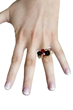 Gioiello Di Bigiotteria Anello Con Montatura Sottile Con Perle Colorate Finte