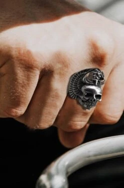 Anello Biker Con Teschio Con Ali In Metallo Con Misura Regolabile