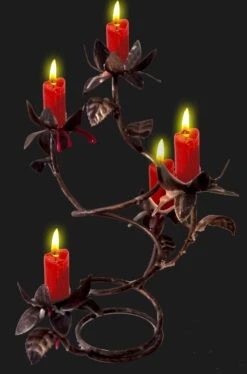 Candeliere Di Ferro Battuto Con Petali E Rami Di Rosa