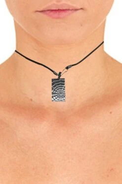 Collana Girocollo In Caucciu' Con Ciondolo Acciaio Ragnatela