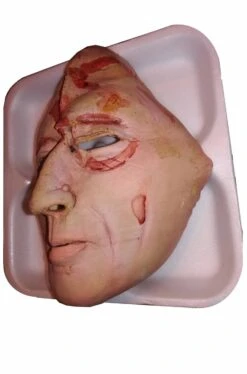 Decorazione Halloween Faccia Umana Insanguinata Su Vassoio