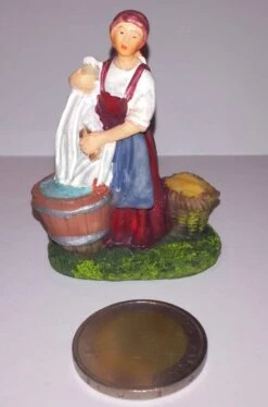 Figurina Presepe In Plastica (cm 5,5) Lavandaia