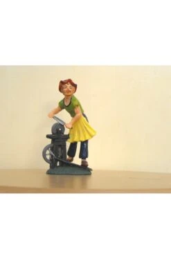 Figurina Presepe In Plastica (cm 10) Arrotino